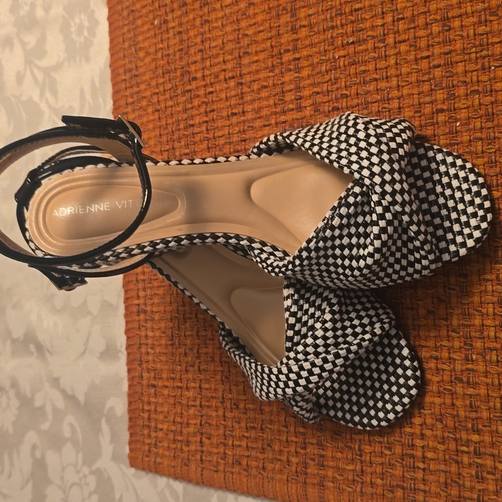 ADRIENNE VITTADINI BRAND WOMEN'S BLACK & WHITE WEDGE HEEL DRESSY SHOE SIZE 6.5